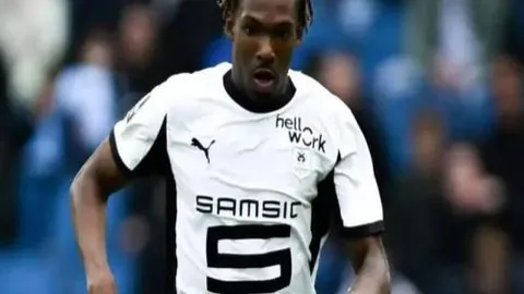 U20亚洲杯首秀惊现5秒红牌！震撼瞬间！→ 亚洲杯U20首战现惊悚5秒红牌！瞬间震惊！